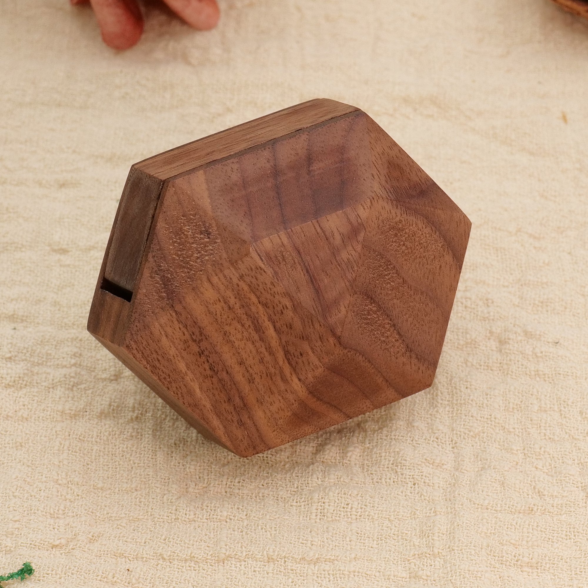Yookin 3D Hexagonal-Shaped Fixed-Axis Rotating Ring Box - Premium Wood with Flat Facets & Smooth Rounded Intersections | Proposal Design