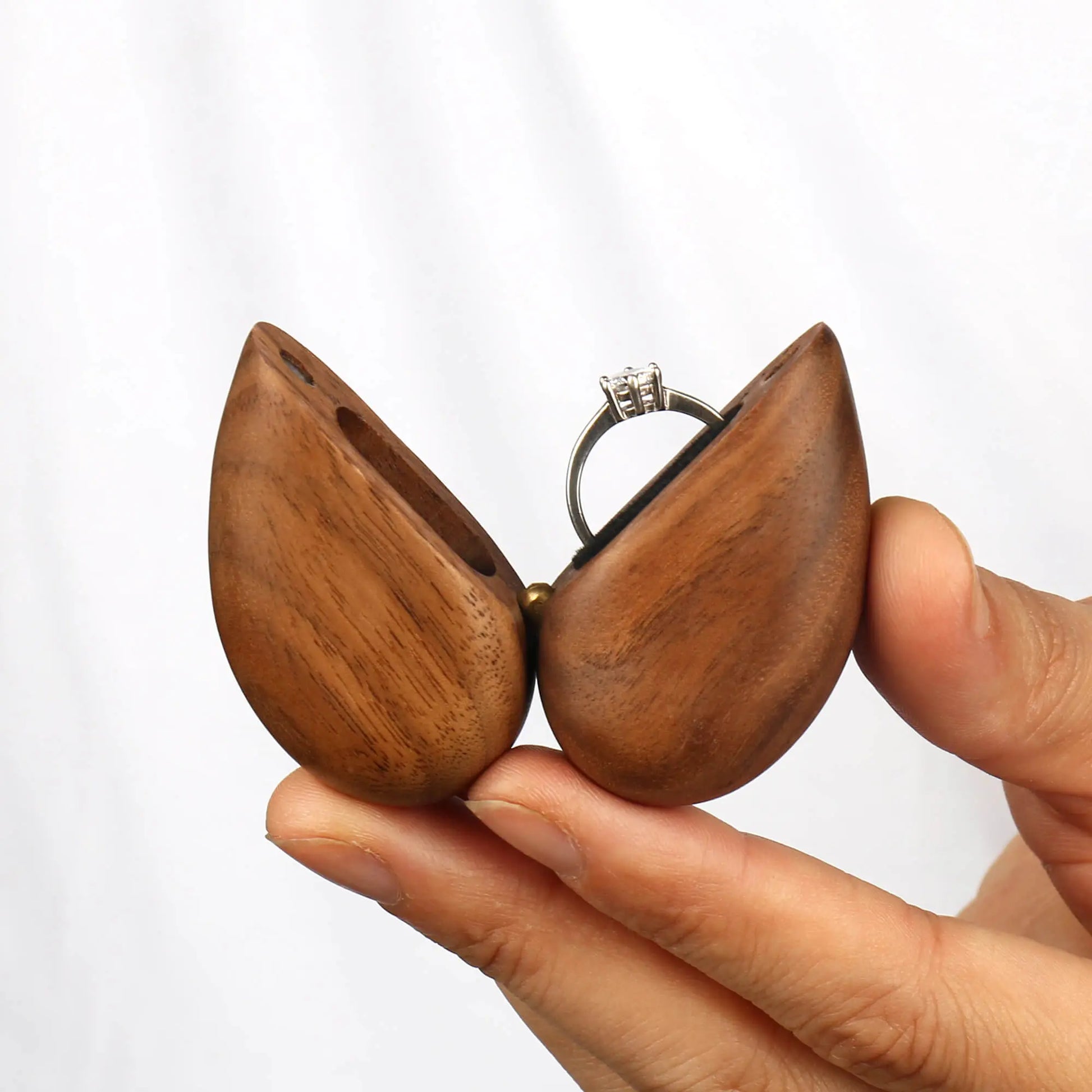 One-hand holding heart-shaped ring box open demonstration - portable proposal ring box