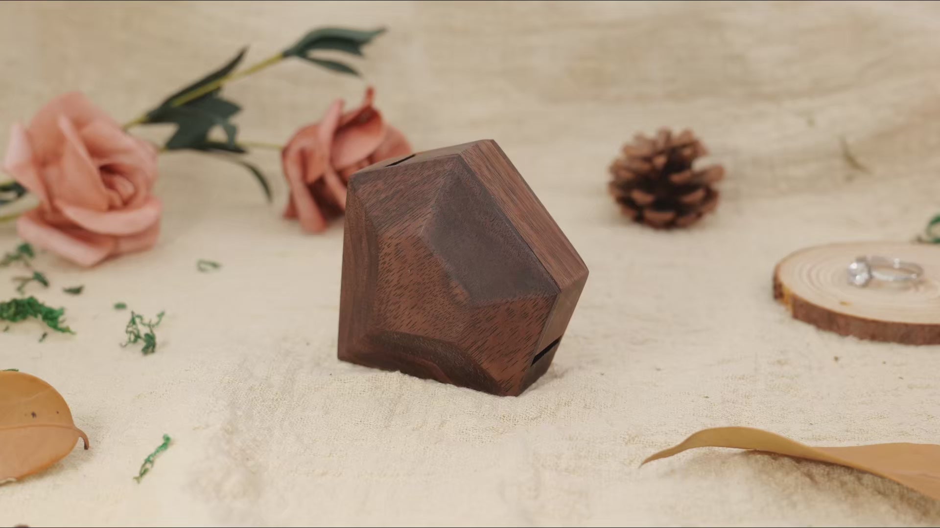 3D diamond-shaped rotating ring box 360 degree rotation display - showcasing geometric faceted design and fixed-axis rotation mechanism