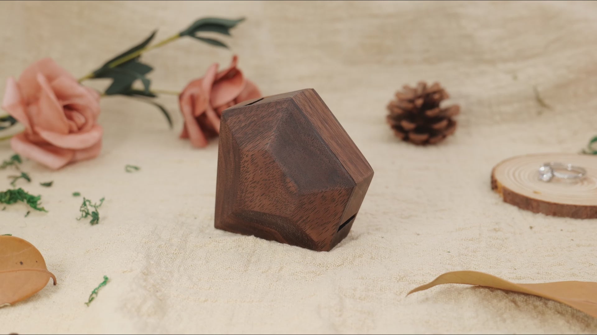 3D Diamond-Shaped Fixed-Axis Rotating Ring Box - Premium Wood with Flat Facets & Smooth Rounded Intersections | Proposal Design