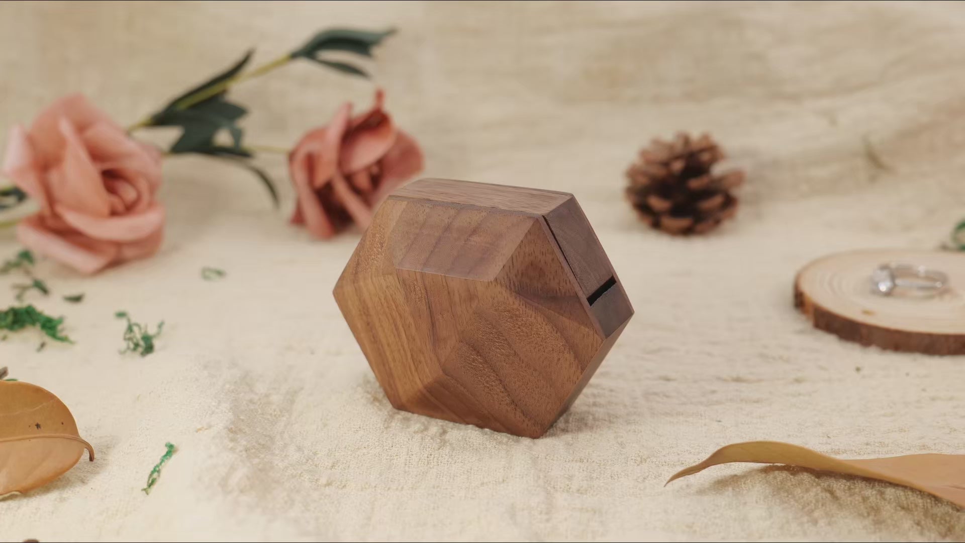 3D hexagonal rotating ring box 360 degree rotation display - showcasing flat facets, rounded intersections and fixed-axis rotation